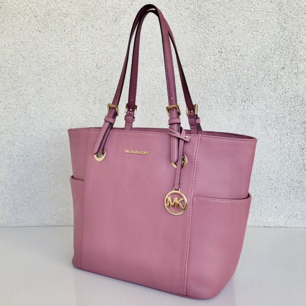 🎉HP! 🎉 Michael Kors Jet Set Leather Bag in Tulip